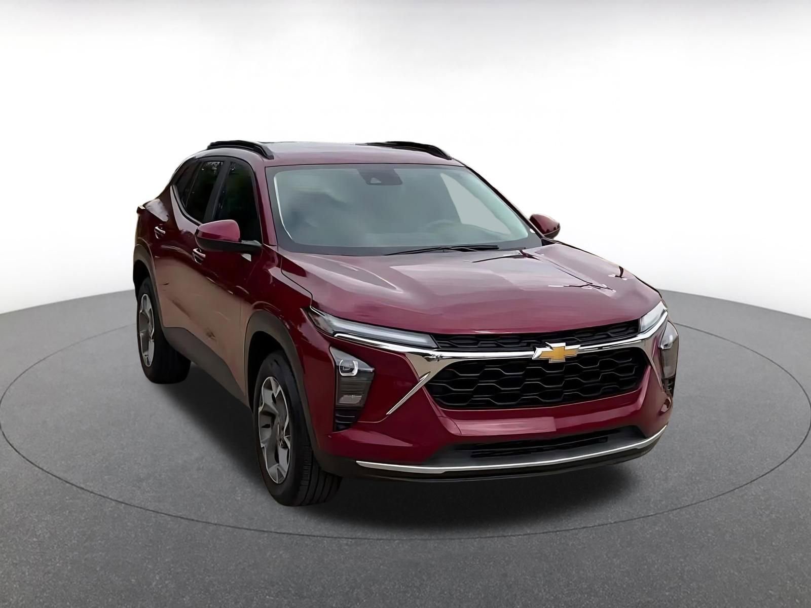 Used 2025 Chevrolet Trax LT image 2