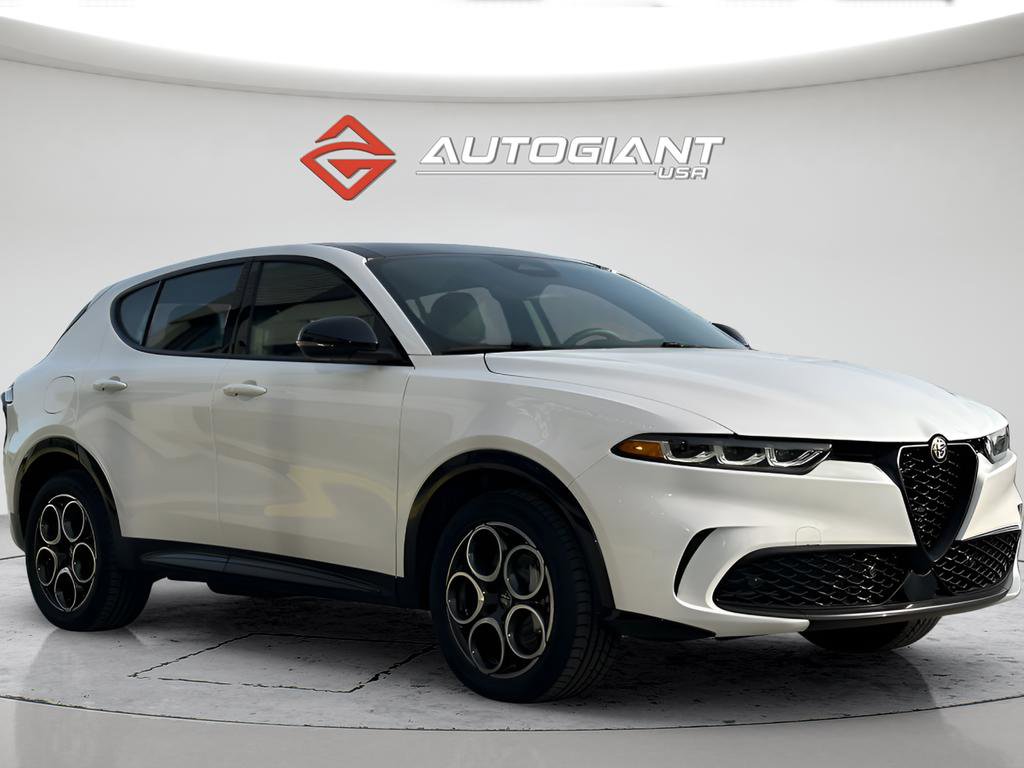 Used 2025 Alfa Romeo Tonale w/ Premium Package image 14