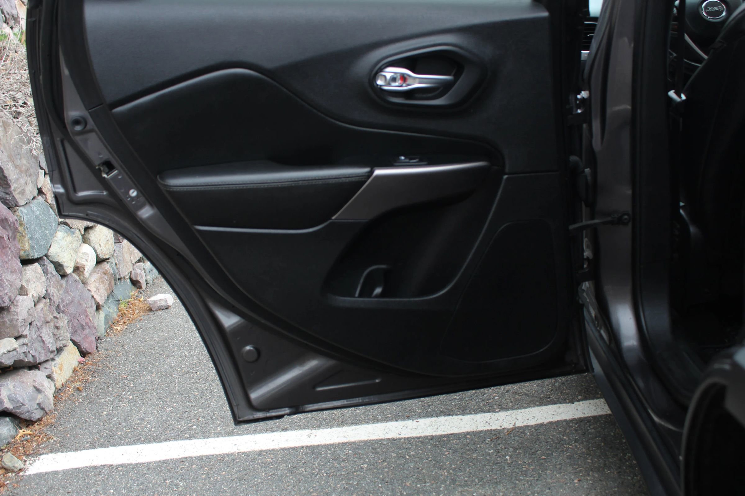 Used 2019 Jeep Cherokee Limited image 14