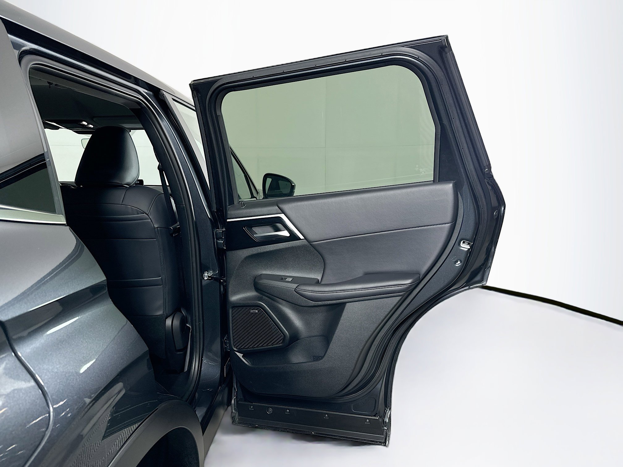 Used 2025 Mitsubishi Outlander SE image 31