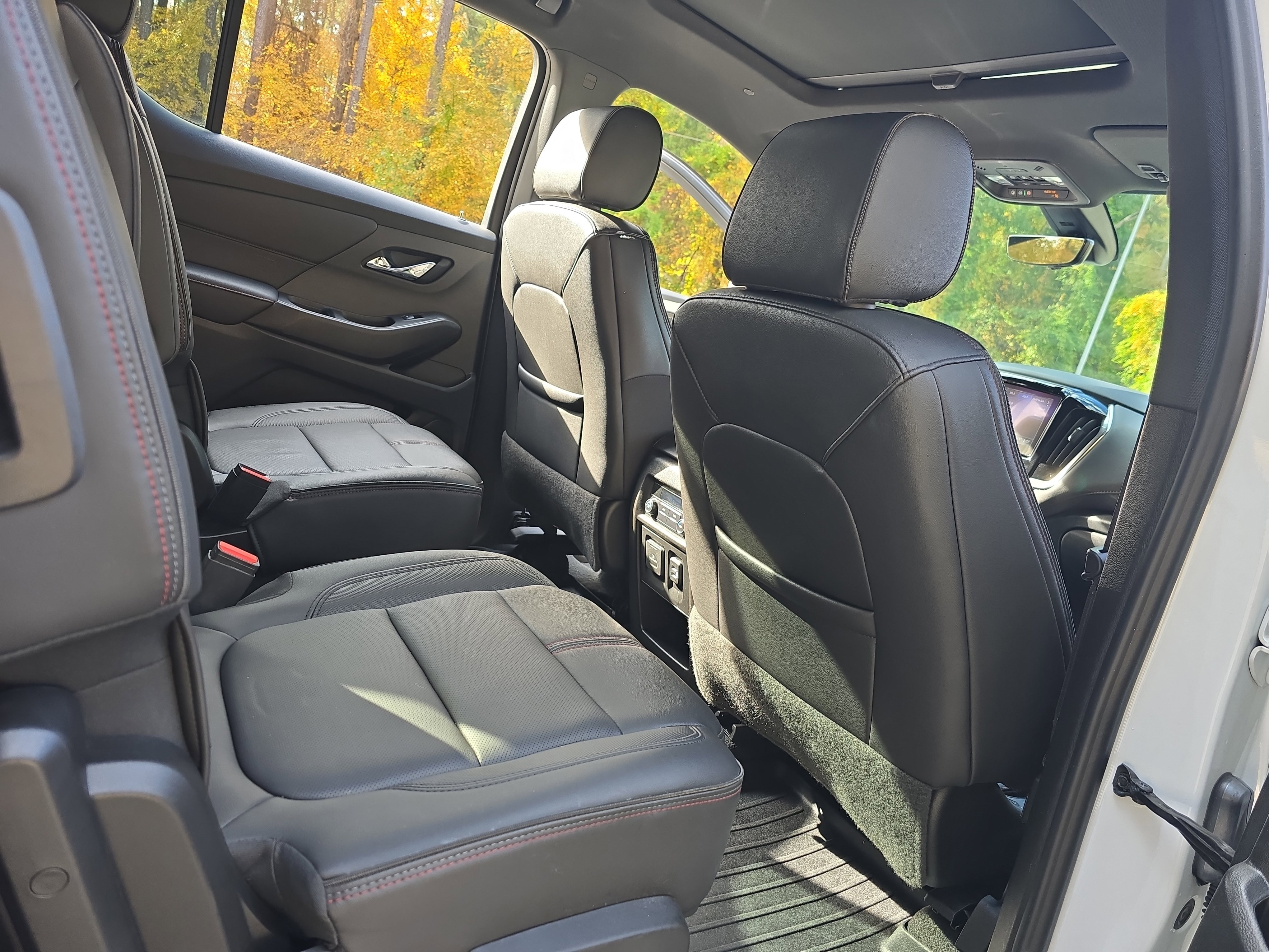 Used 2023 Chevrolet Traverse RS image 11