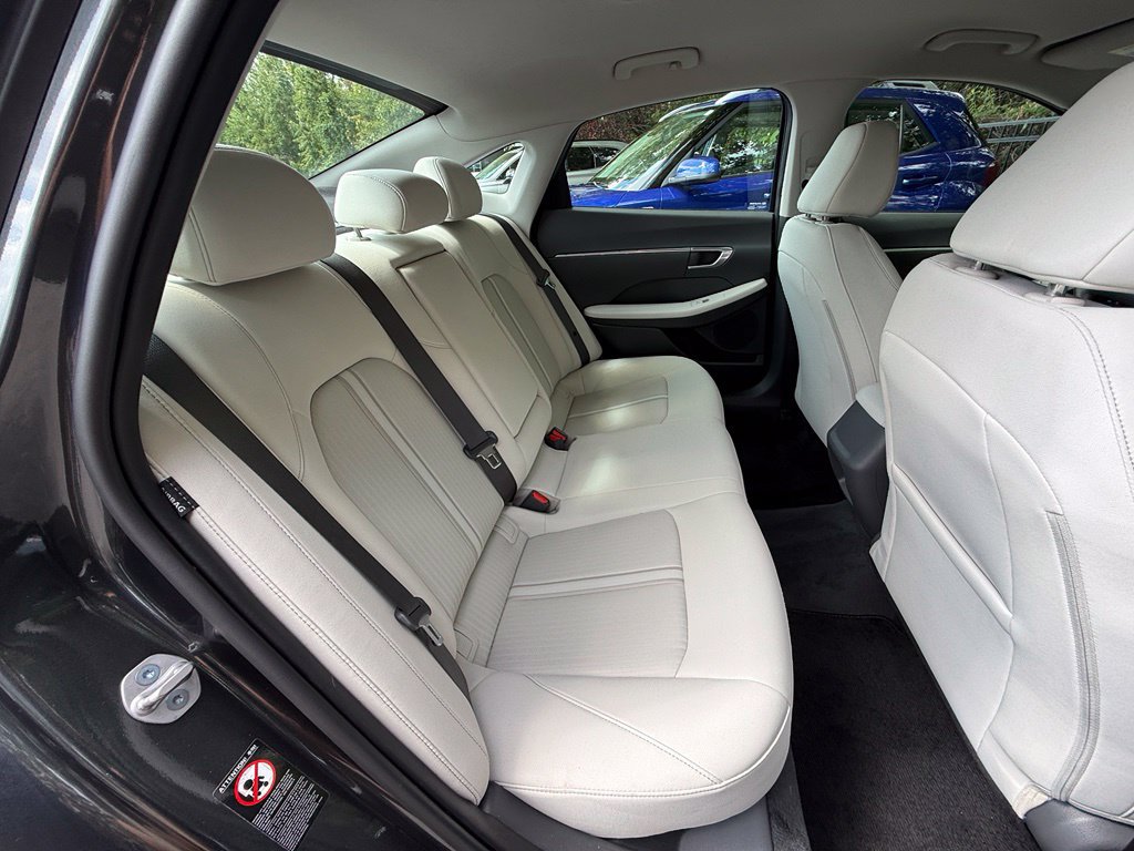 Certified 2023 Hyundai Sonata SEL w/ Preferred Accessory Package FWD image 39