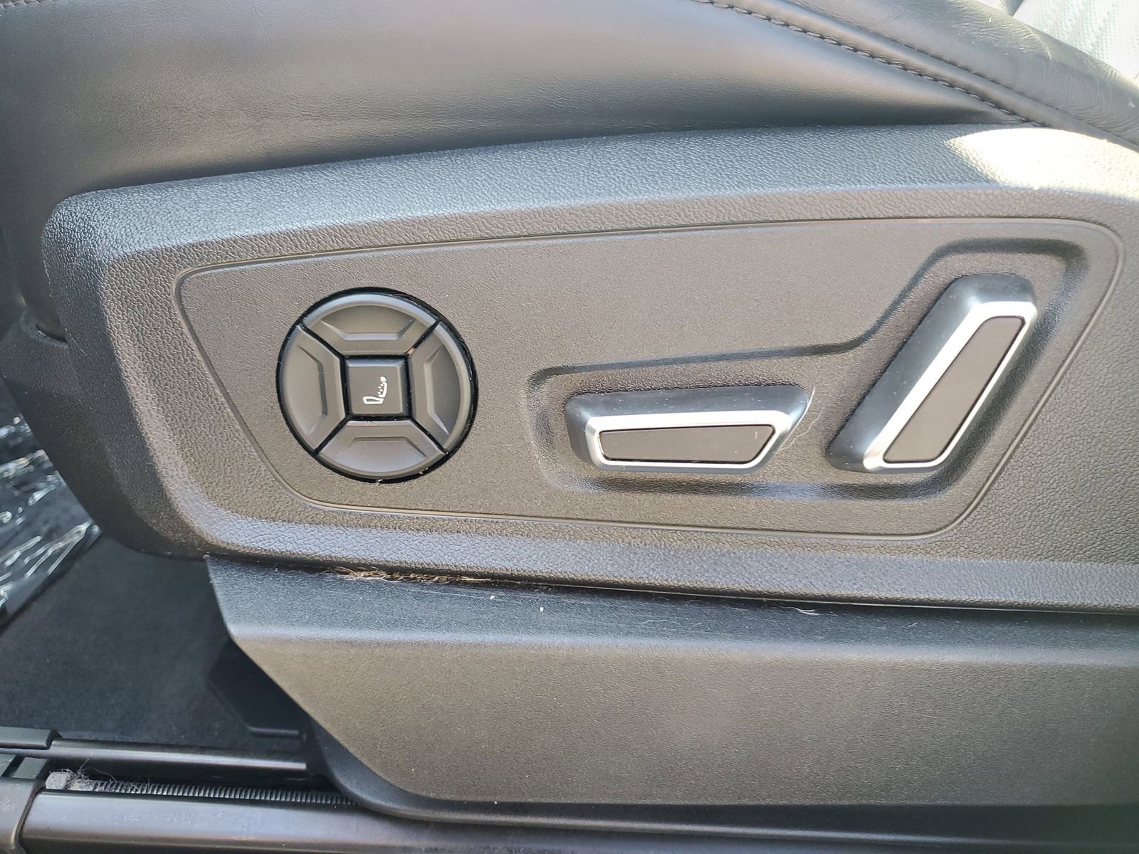 Used 2023 Audi e-tron S Premium Plus image 22