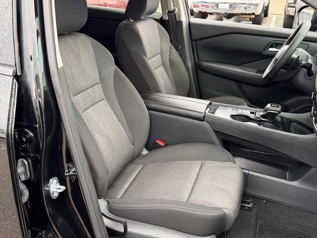 Certified 2025 Nissan Rogue SV FWD image 14