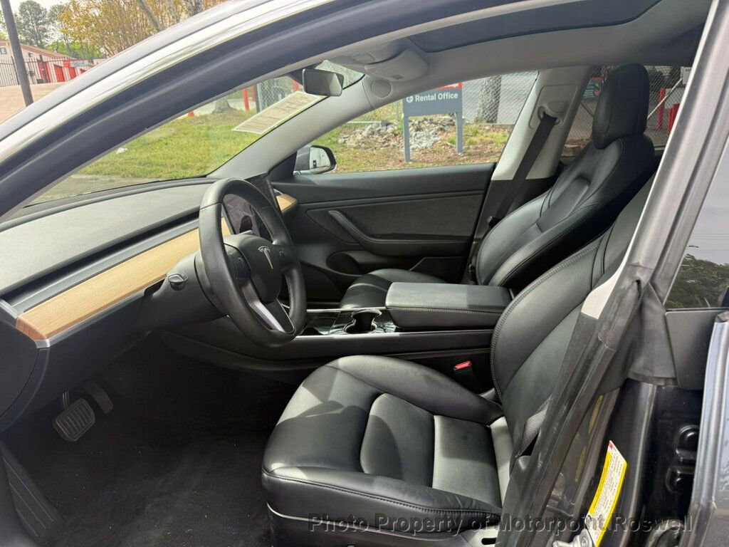 Used 2019 Tesla Model 3 Standard Range Plus image 5