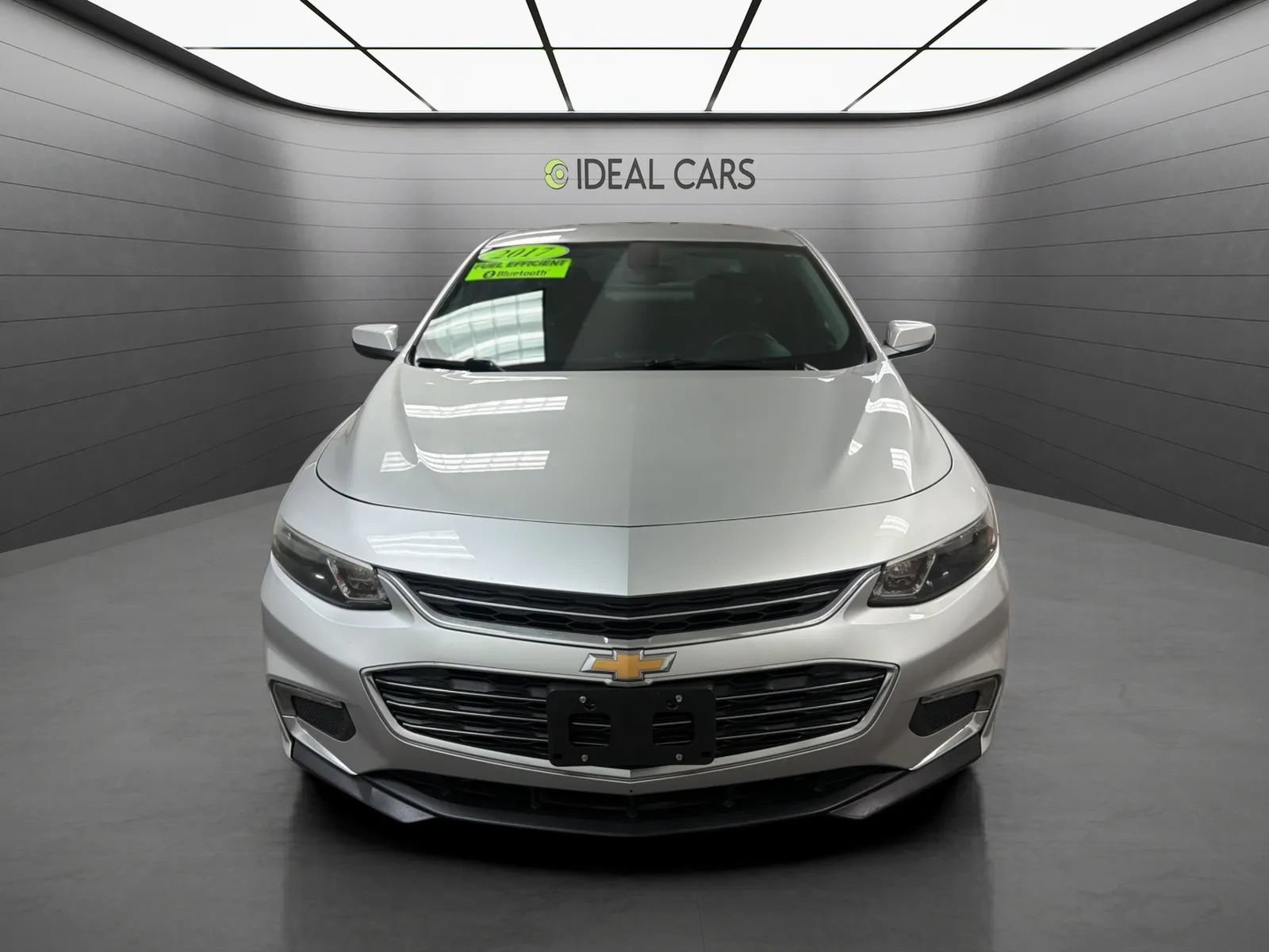 Used 2017 Chevrolet Malibu LT FWD image 2