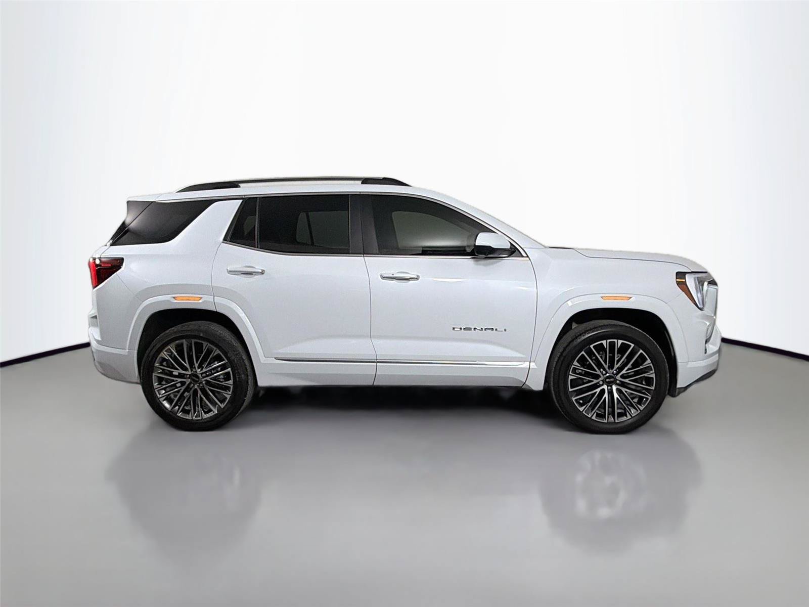 Used 2026 GMC Terrain Denali AWD/4WD image 4