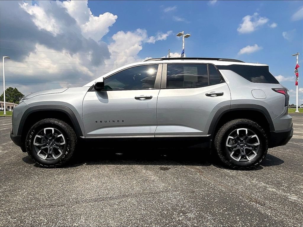 Used 2025 Chevrolet Equinox ACTIV FWD image 2