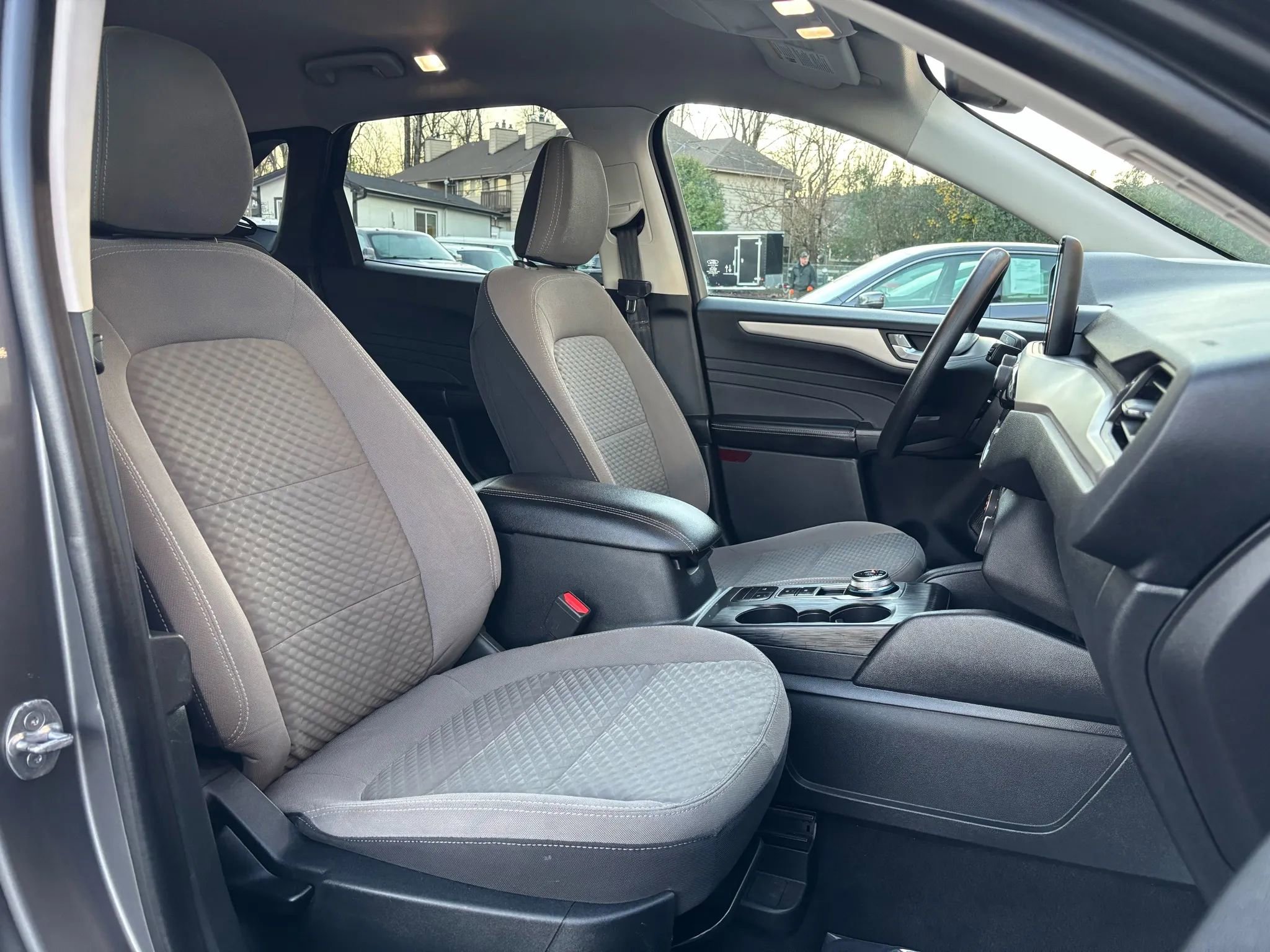 Used 2021 Ford Escape SE image 25