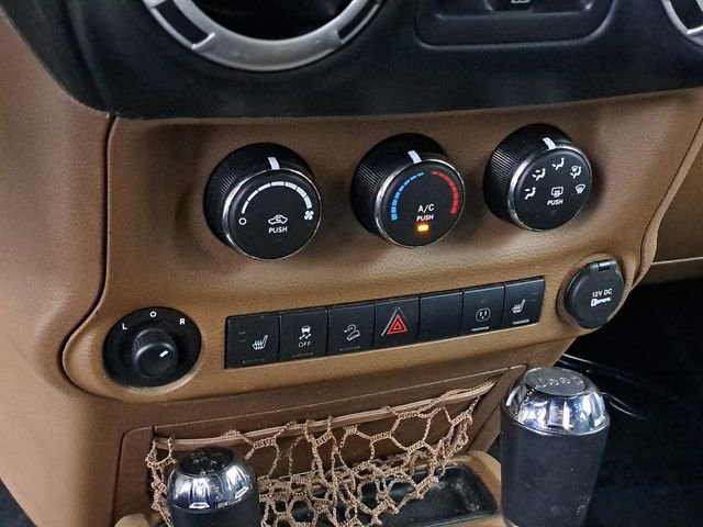 Used 2015 Jeep Wrangler Unlimited Sahara w/ Connectivity Group image 27