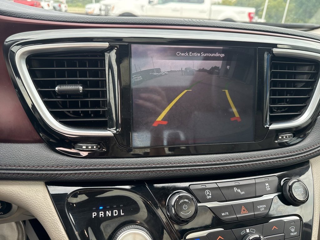 Used 2020 Chrysler Pacifica Limited image 36