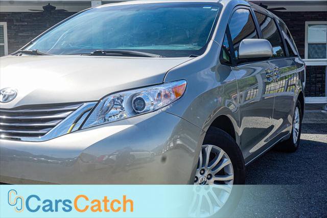 Used 2017 Toyota Sienna XLE w/ XLE Navigation Package image 7
