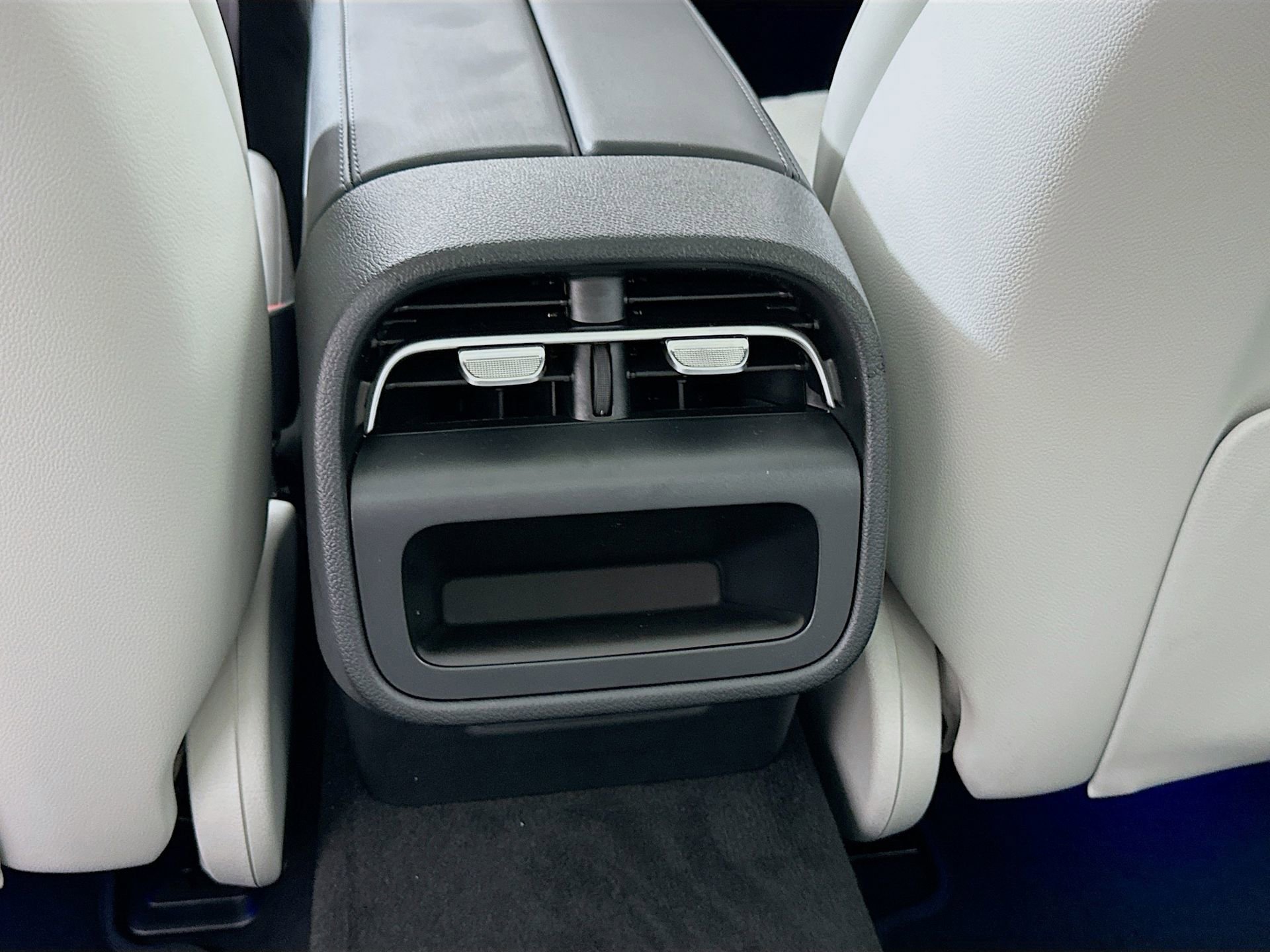 New 2026 Mercedes-Benz E 350 4MATIC Sedan image 28