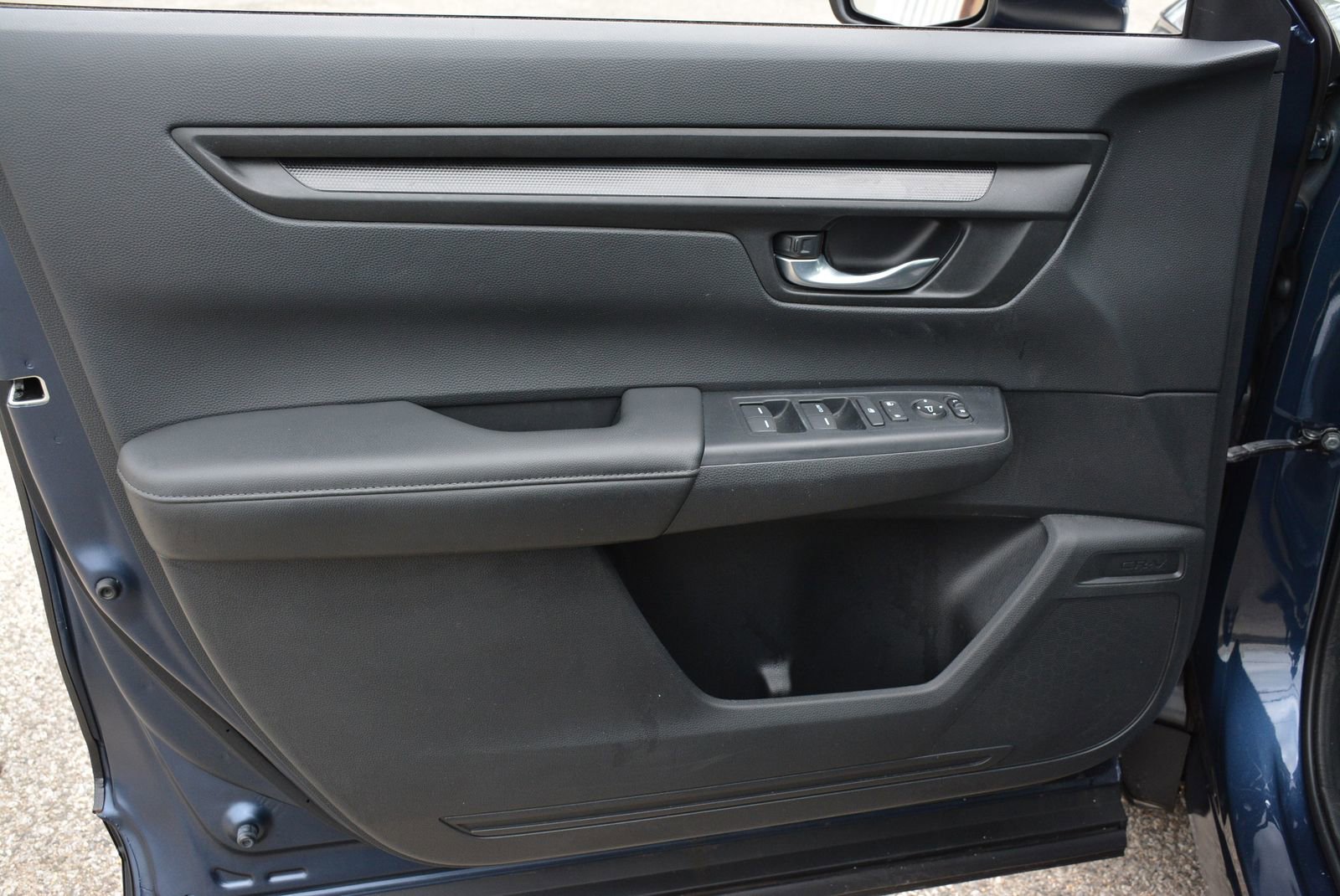 Used 2025 Honda CR-V LX image 12