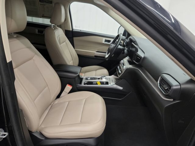 Used 2023 Ford Explorer XLT w/ Equipment Group 202A AWD/4WD image 29