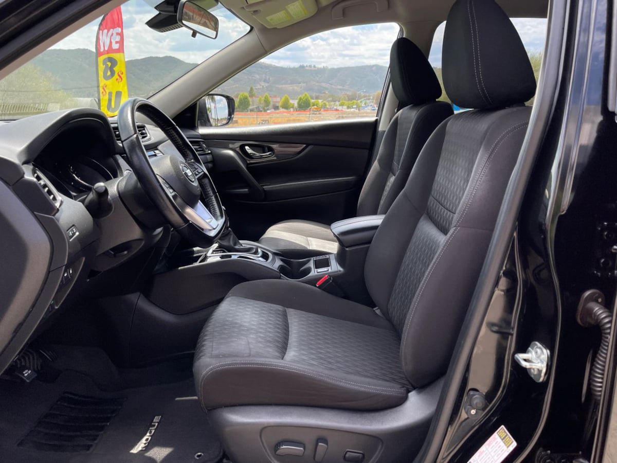 Used 2020 Nissan Rogue SV FWD image 13