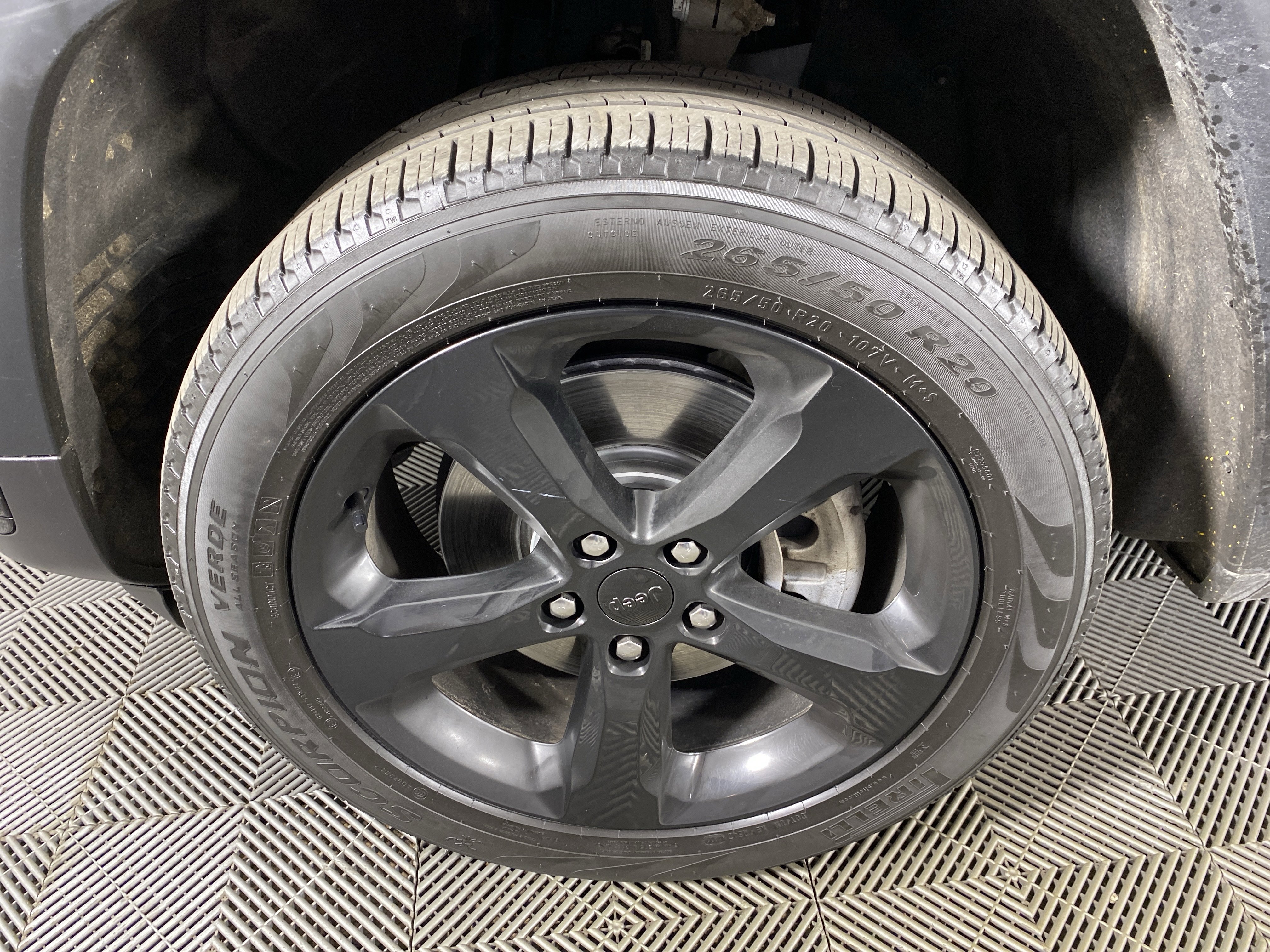 Used 2023 Jeep Grand Cherokee L Limited w/ Luxury Tech Group II image 12