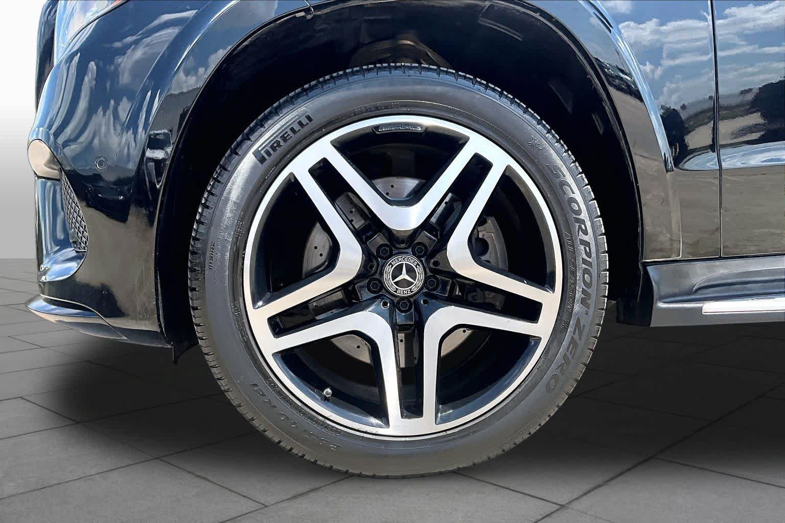 Used 2017 Mercedes-Benz GLS 550 4MATIC image 11