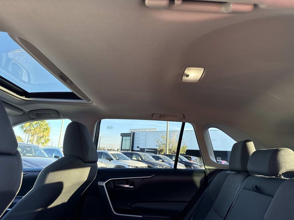 Used 2022 Toyota RAV4 XLE w/ Convenience Package image 17
