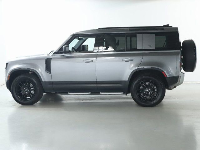 Used 2023 Land Rover Defender 110 SE image 4