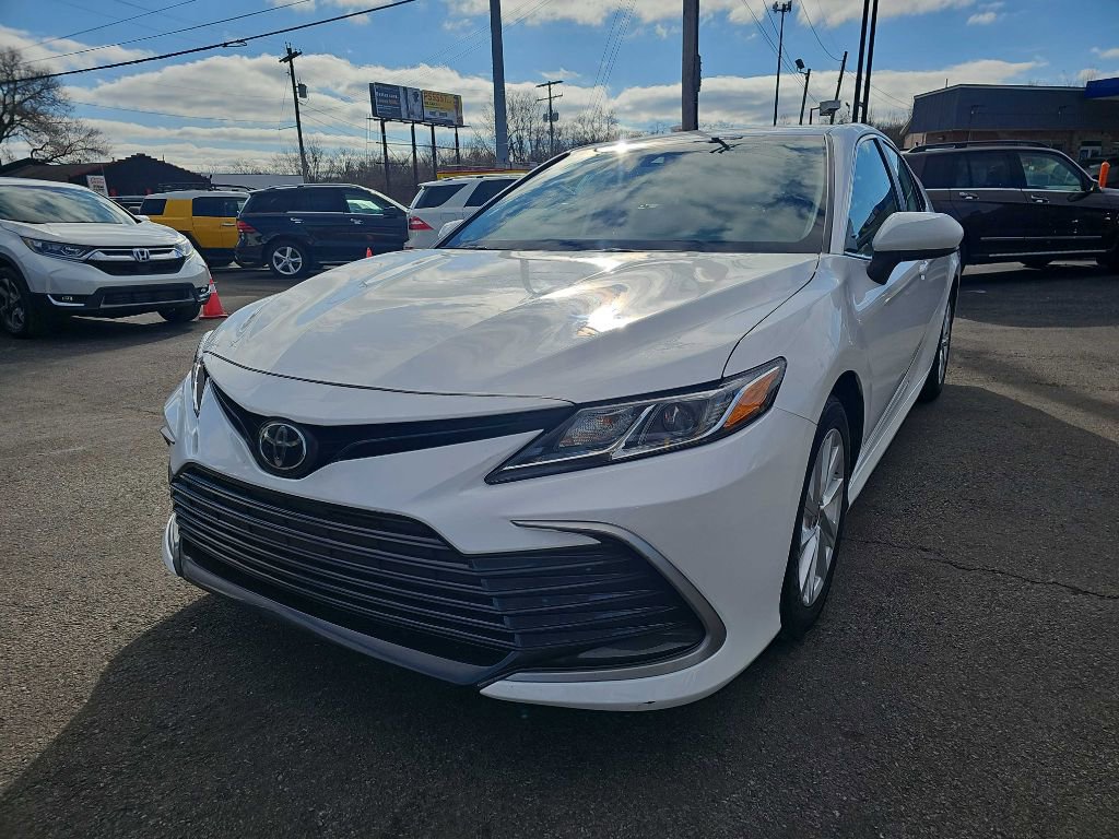 Used 2021 Toyota Camry LE image 14
