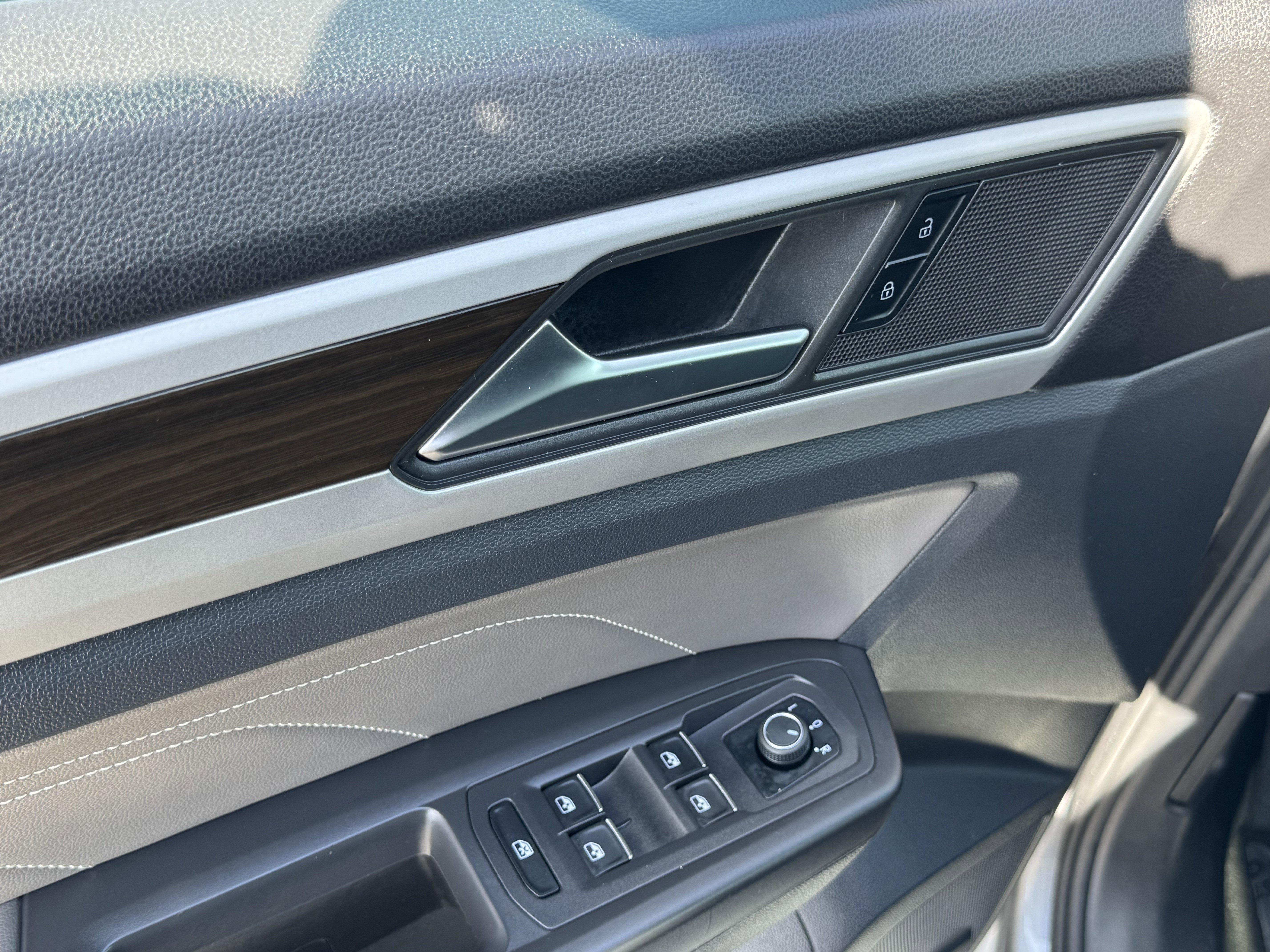 Certified 2022 Volkswagen Atlas SE w/ Panoramic Sunroof Package AWD/4WD image 14