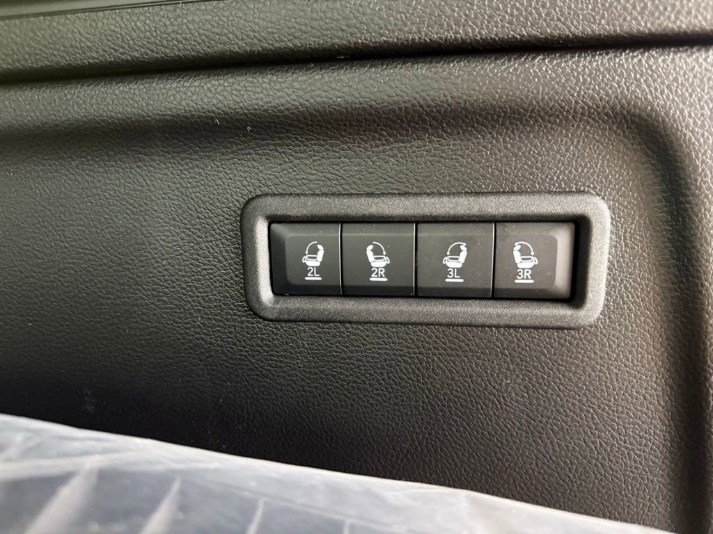 New 2026 Jeep Grand Wagoneer L 4WD w/ Premium Group I image 32