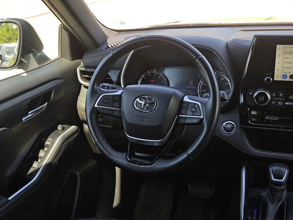 Used 2023 Toyota Highlander XSE FWD image 15