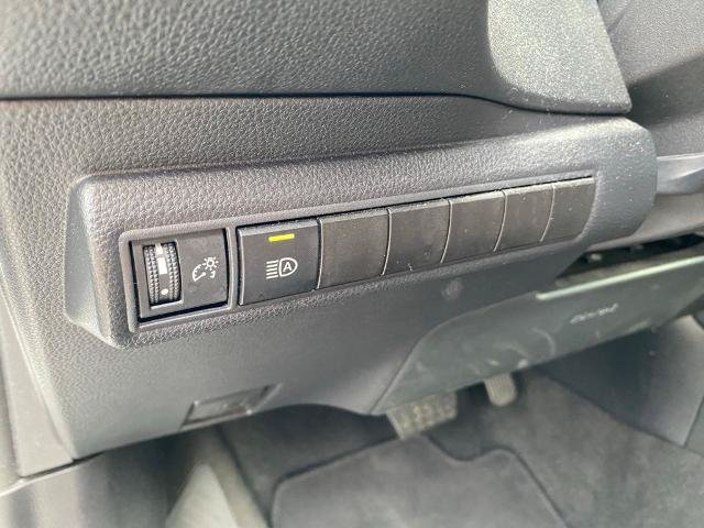 Used 2025 Toyota Corolla SE FWD image 18