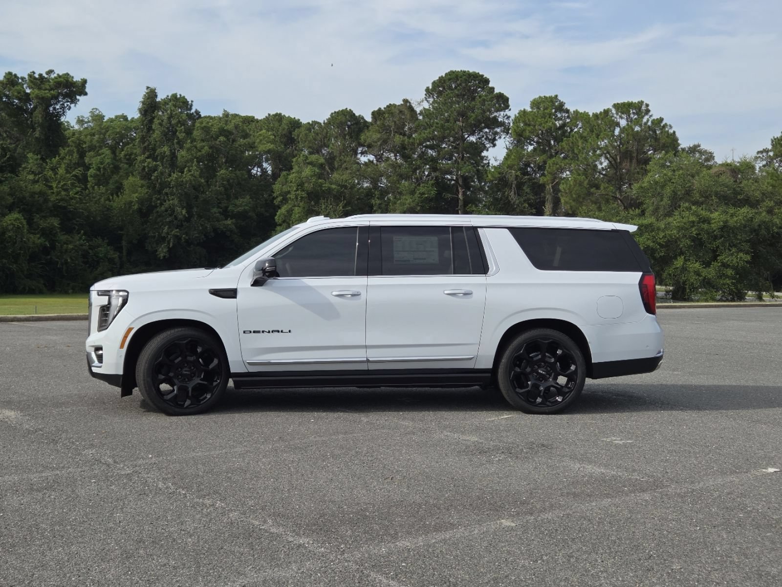 New 2026 GMC Yukon XL Denali w/ Denali Reserve Package AWD/4WD image 22