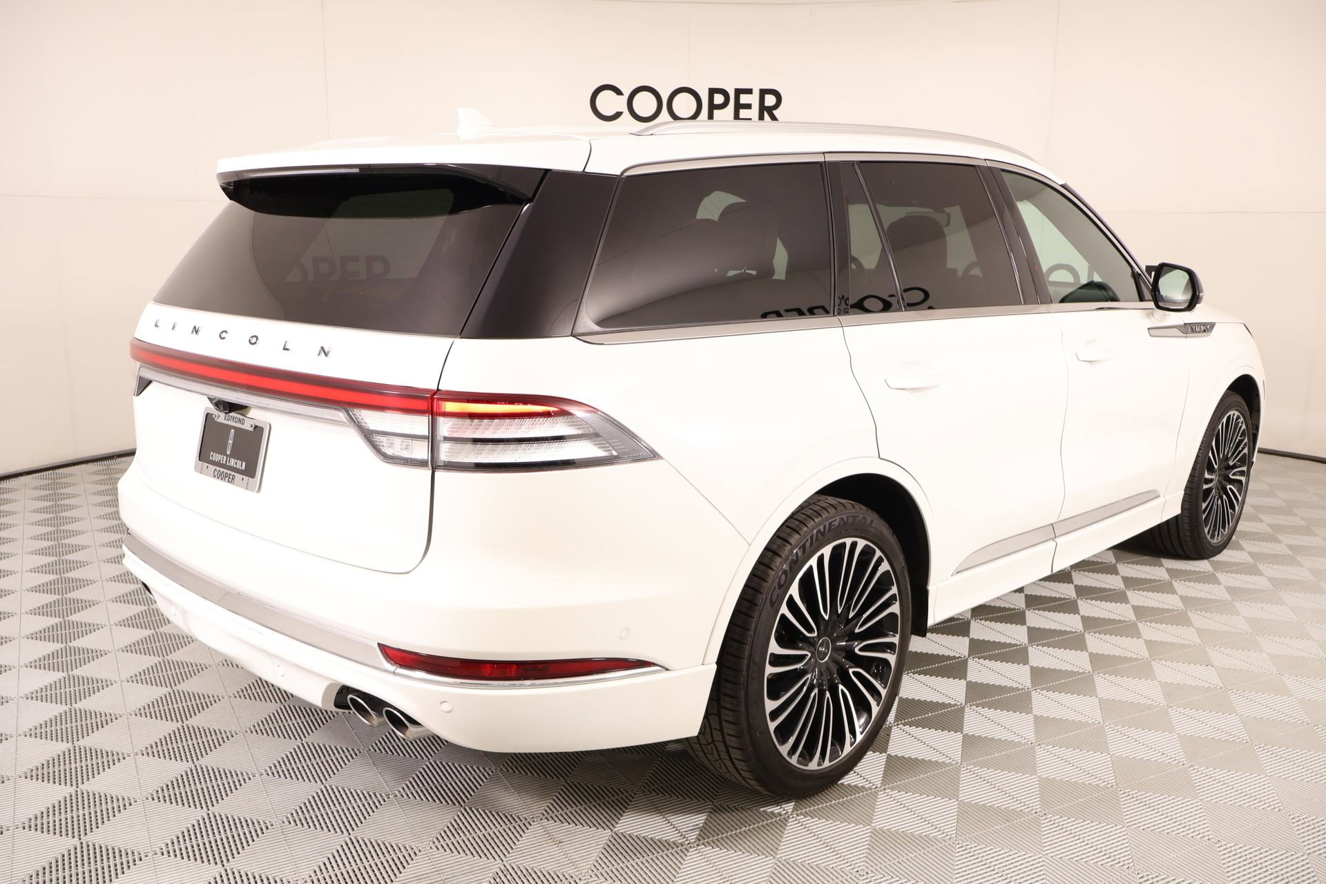 Used 2023 Lincoln Aviator Black Label w/ Dynamic Handling Package AWD/4WD image 23