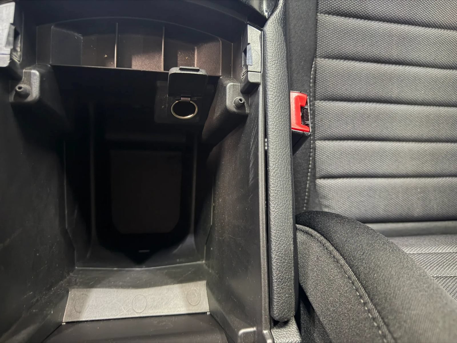 Used 2018 Ford Edge SE FWD image 43