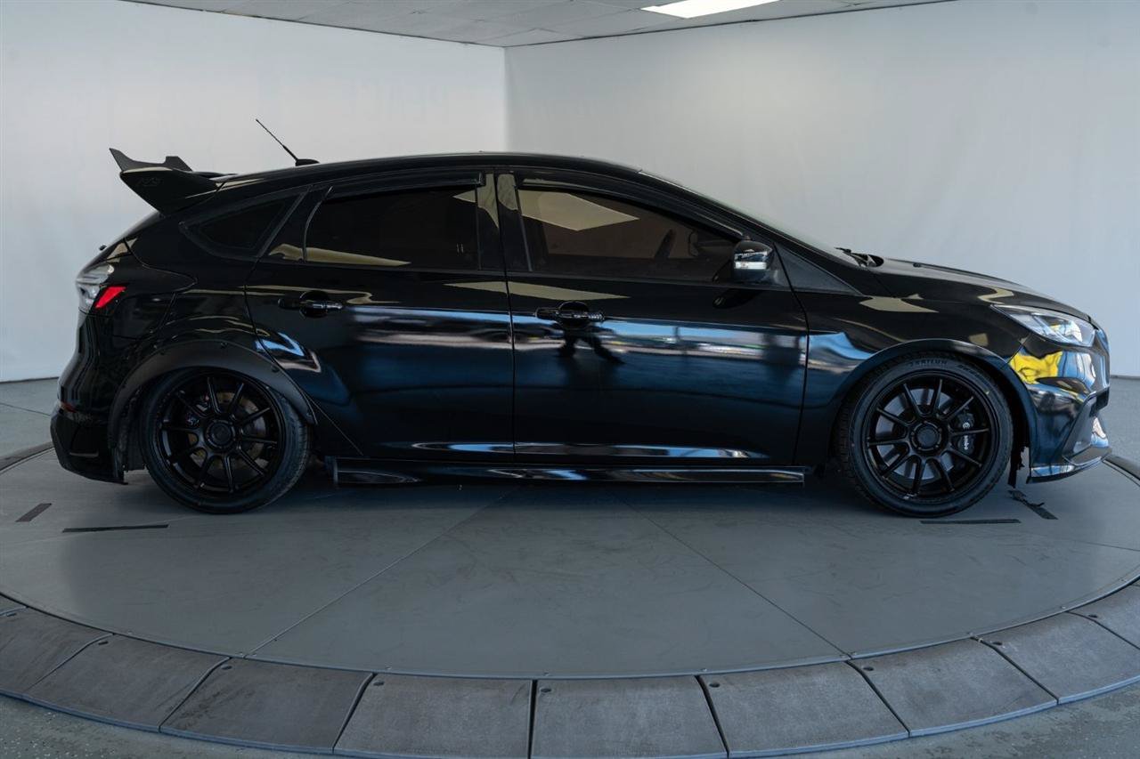 Used 2017 Ford Focus RS AWD/4WD image 9