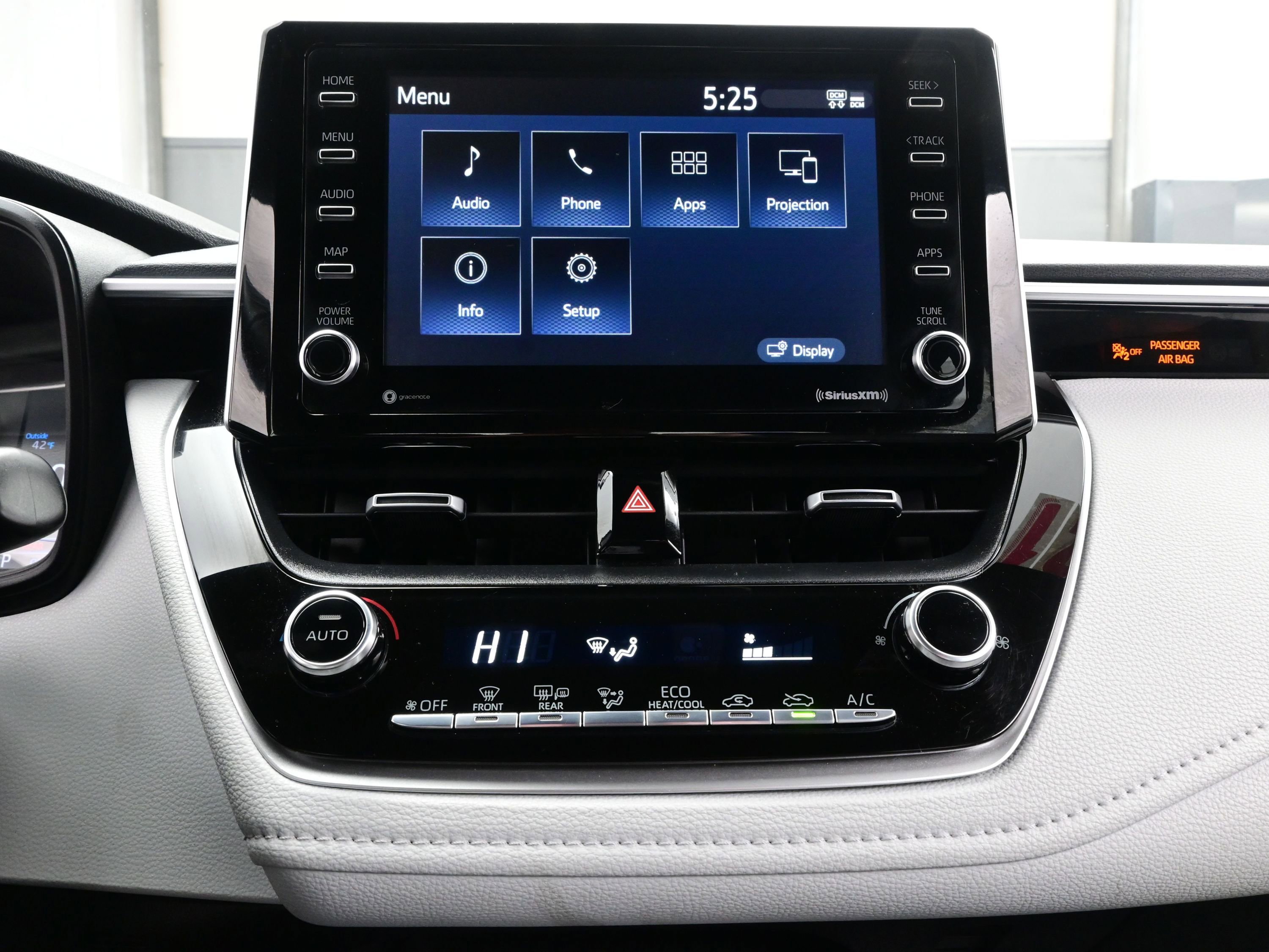 Used 2021 Toyota Corolla SE w/ Carpet Mat Package (TMS) image 17