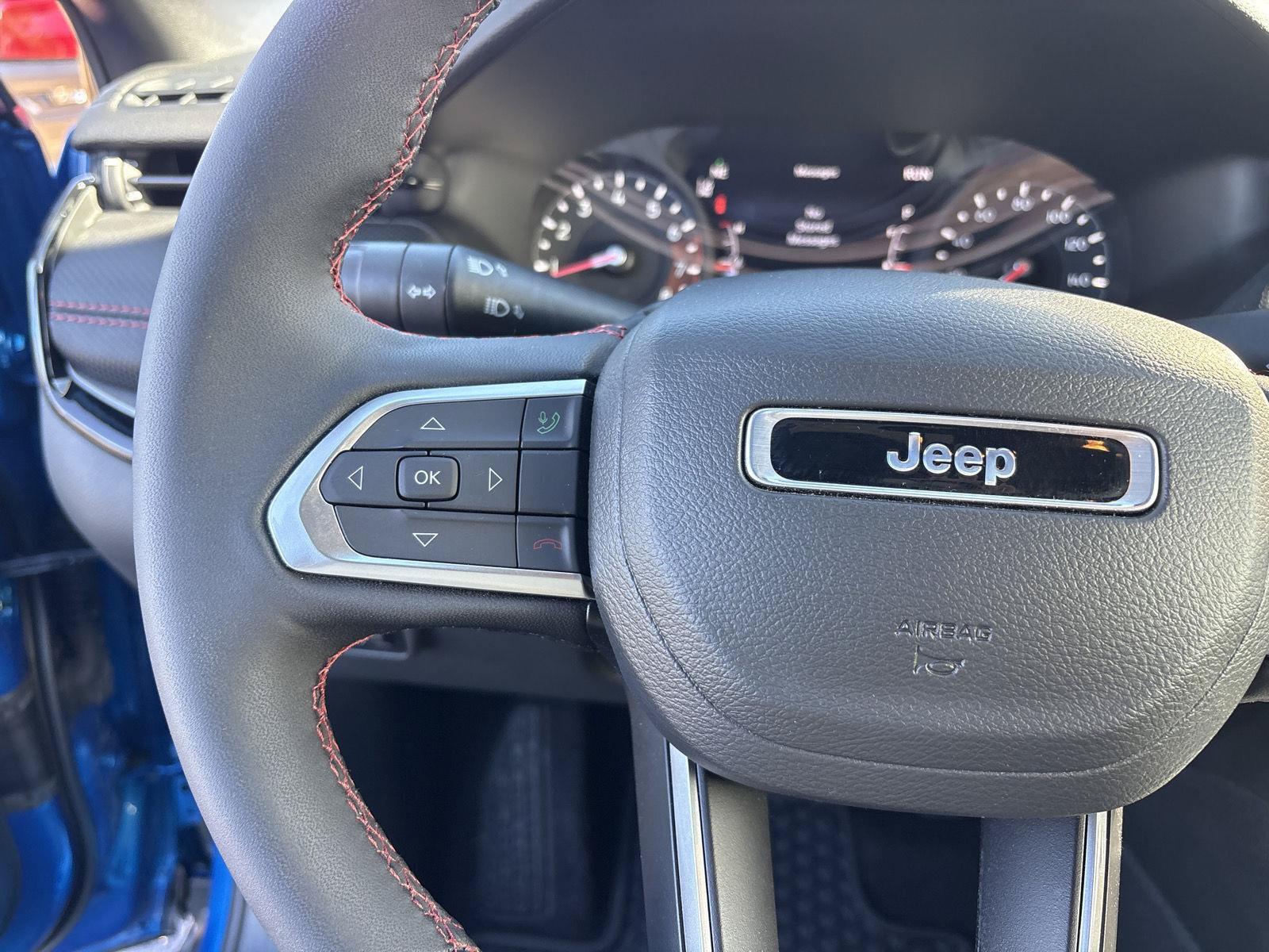 Used 2025 Jeep Compass Trailhawk w/ Sun & Sound Group AWD/4WD image 18