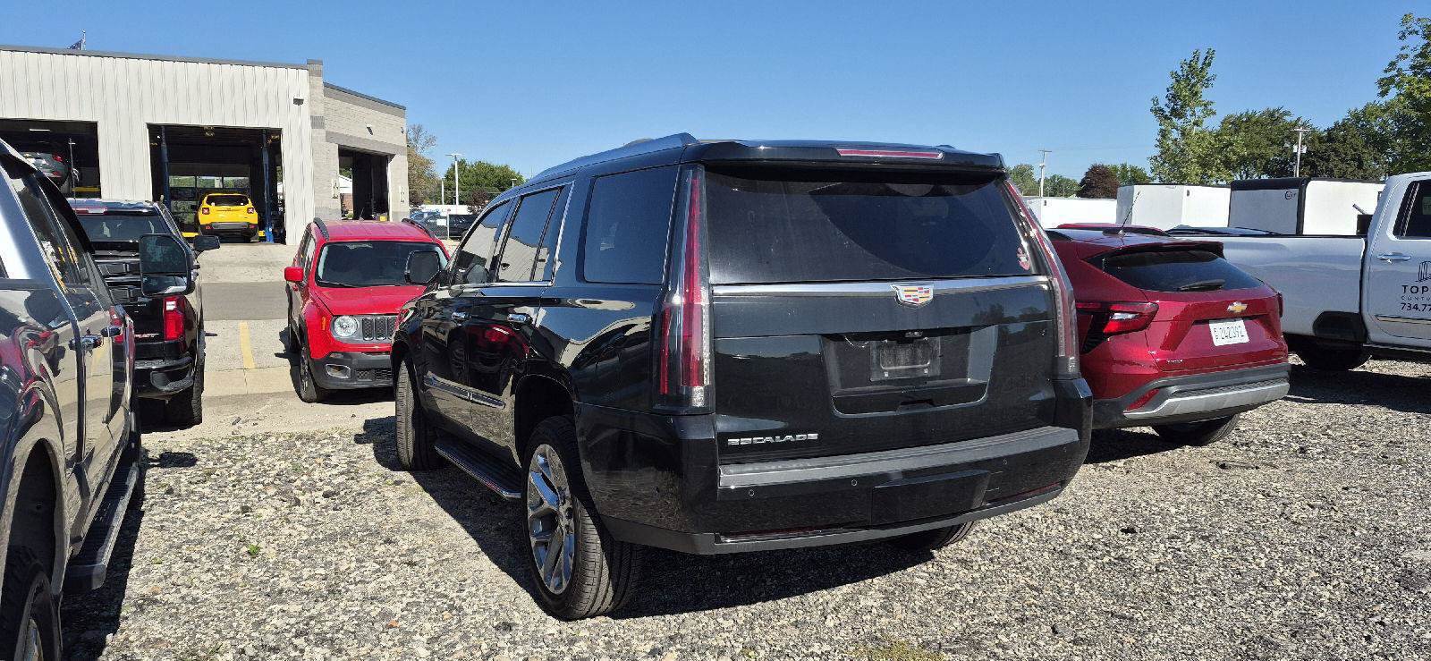 Used 2020 Cadillac Escalade Luxury AWD/4WD image 4