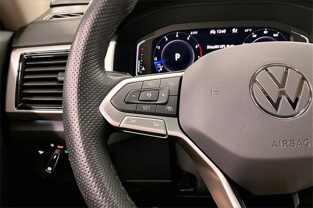 Used 2022 Volkswagen Atlas SEL Premium image 23