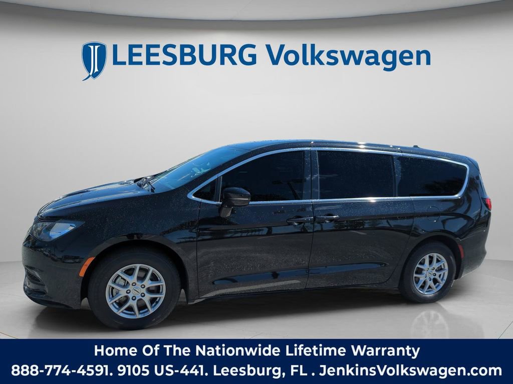 Used 2024 Chrysler Voyager LX image 13