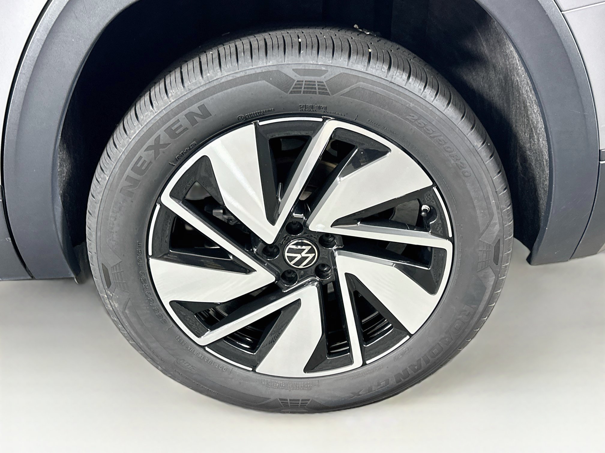 Used 2025 Volkswagen Atlas SE FWD image 11