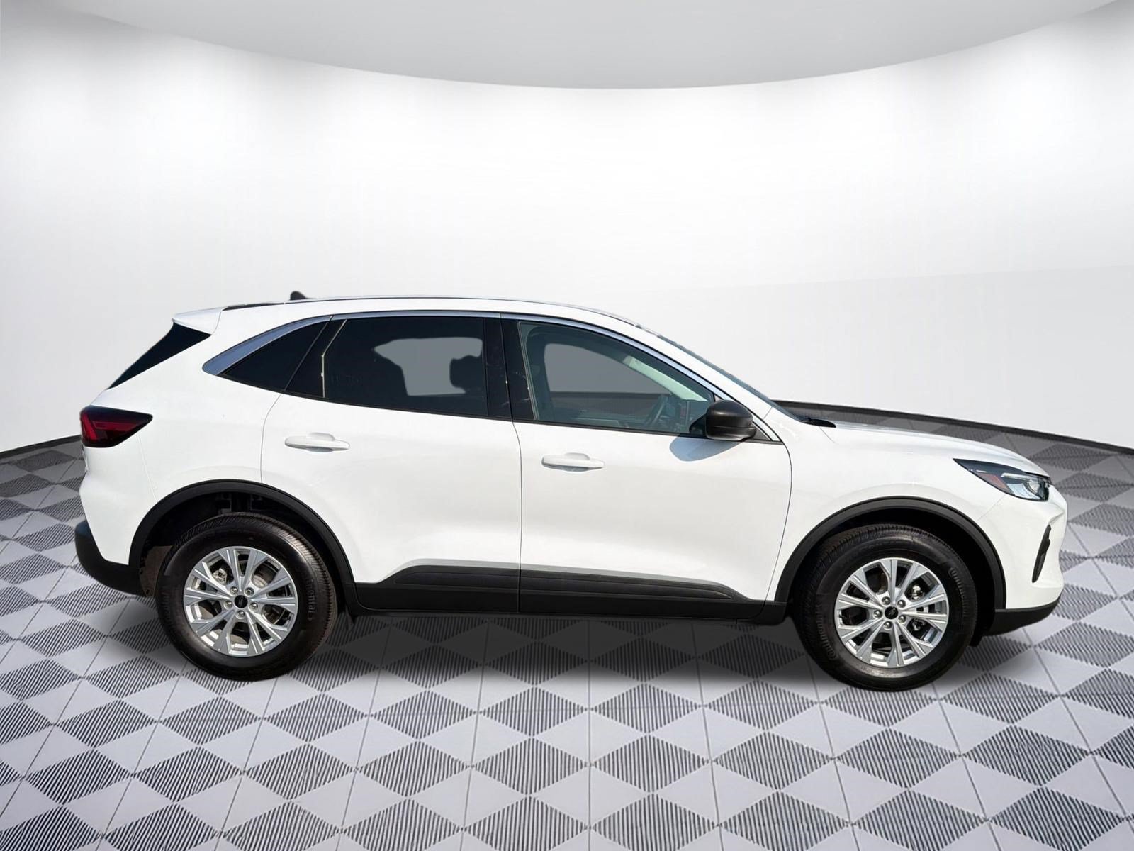Used 2024 Ford Escape Active AWD/4WD image 8