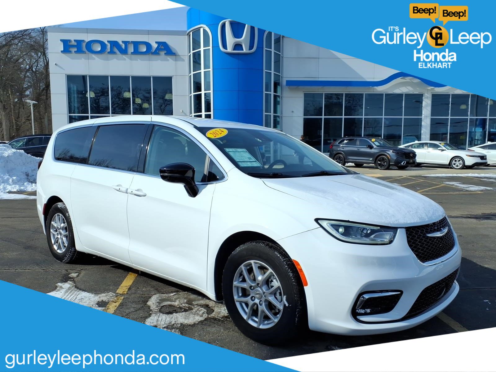 Used 2024 Chrysler Pacifica Touring-L image 1