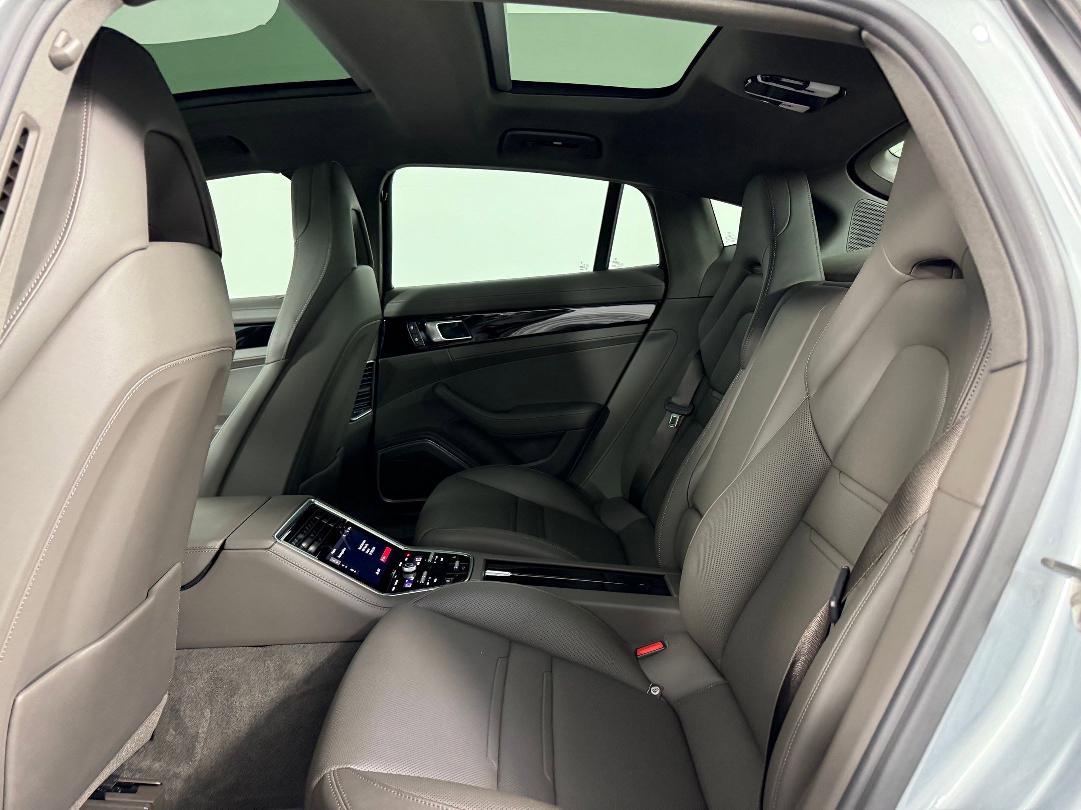 Used 2023 Porsche Panamera 4S image 18