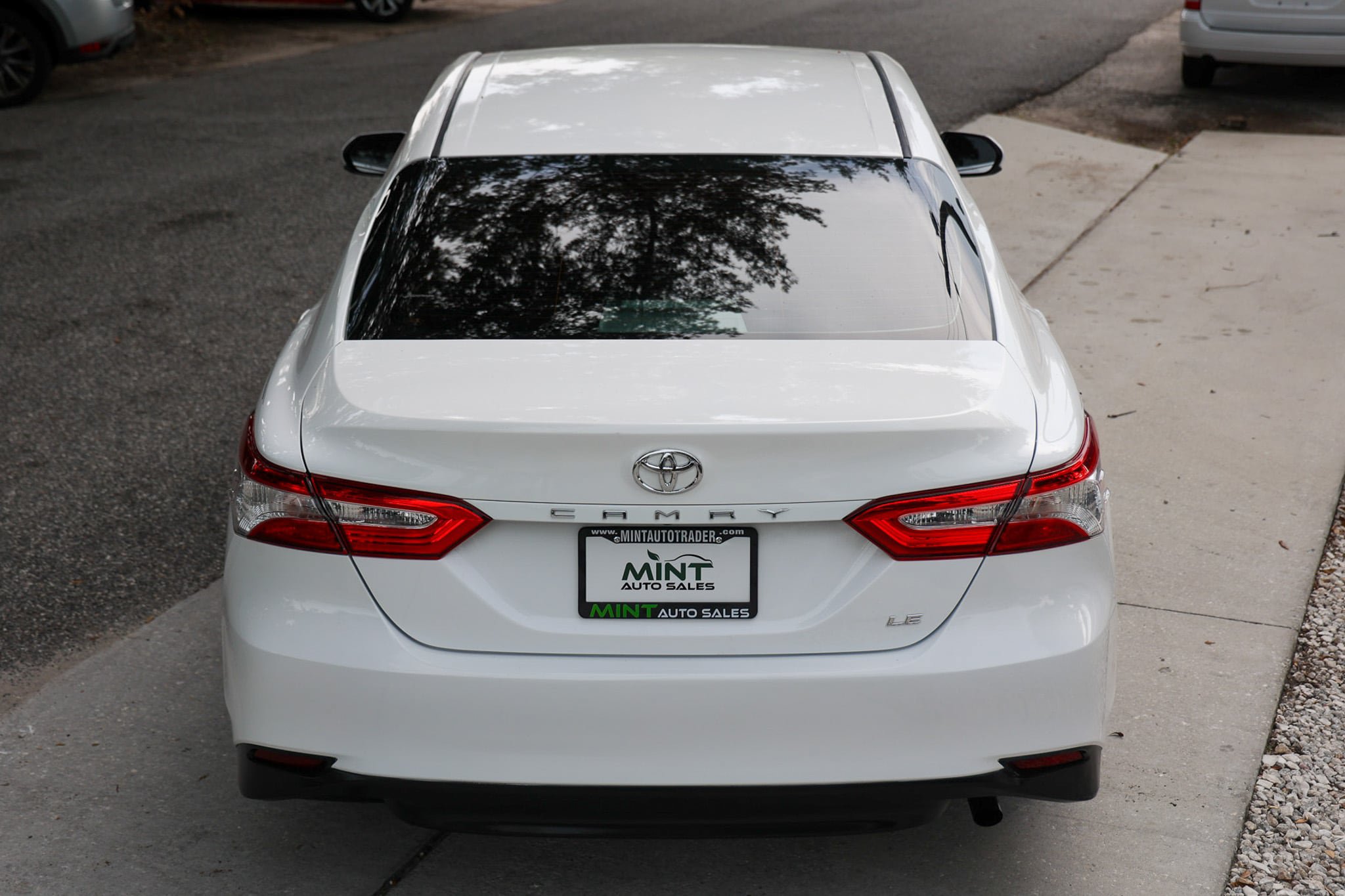 Used 2018 Toyota Camry LE FWD image 13
