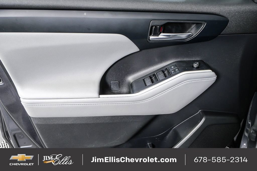 Used 2020 Toyota Highlander XLE image 6