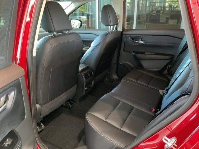 Used 2023 Nissan Rogue SL w/ SL Premium Package image 16