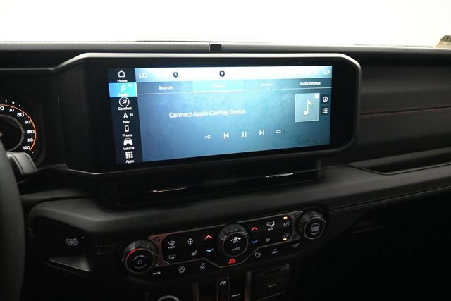 Used 2024 Jeep Wrangler Unlimited Rubicon w/ Technology Group AWD/4WD image 7