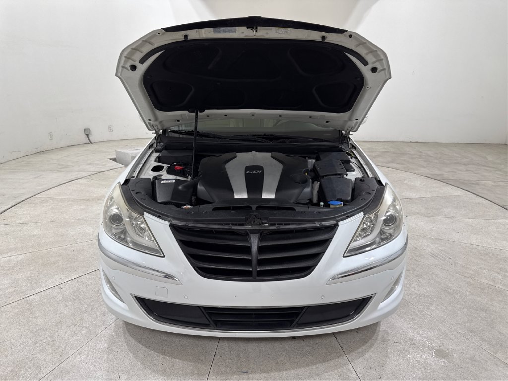 Used 2012 Hyundai Genesis 3.8 w/ Premium Pkg RWD image 17