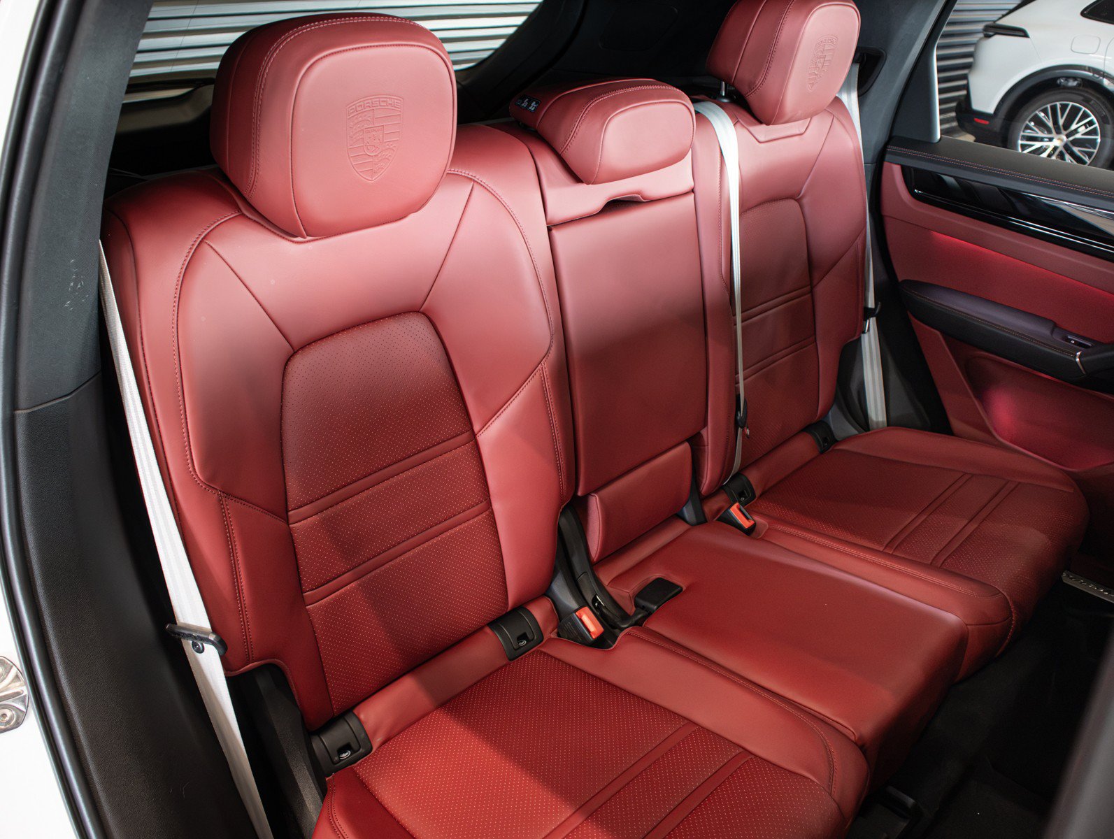 Certified 2023 Porsche Cayenne Platinum Edition AWD/4WD image 6