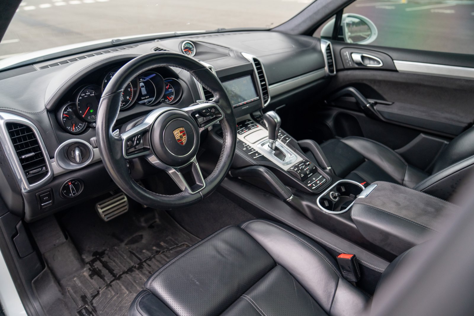 Used 2016 Porsche Cayenne GTS AWD/4WD image 4