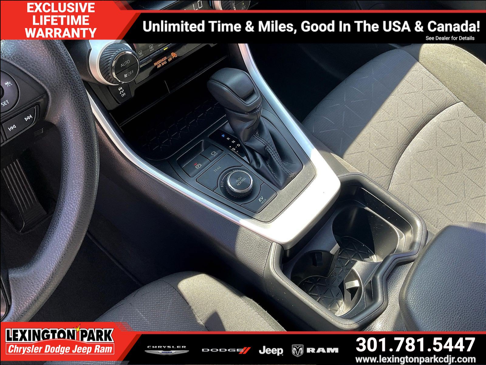 Used 2021 Toyota RAV4 XLE w/ Convenience Package AWD/4WD image 17